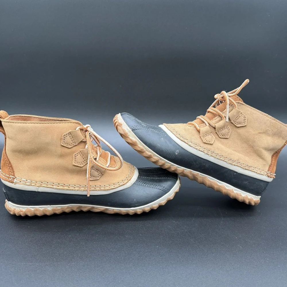 SOREL Out N' About Duck Boots Youth Boy/Girl Sz 4 Waterproof Lace-Up - Tan/Black